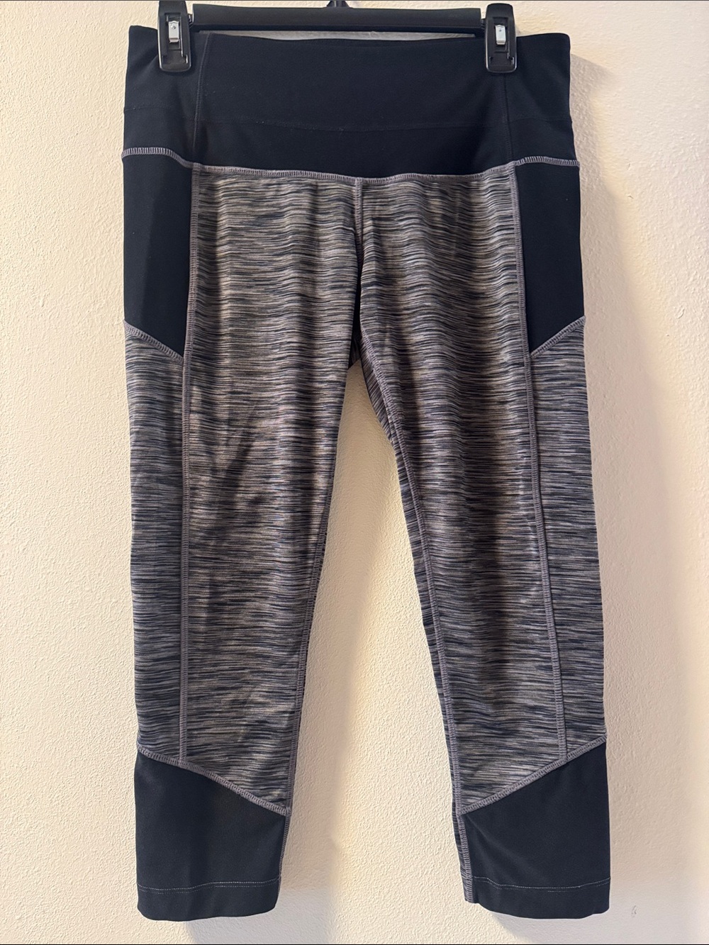 Mondetta Black and Gray Paneled Capri Joggers